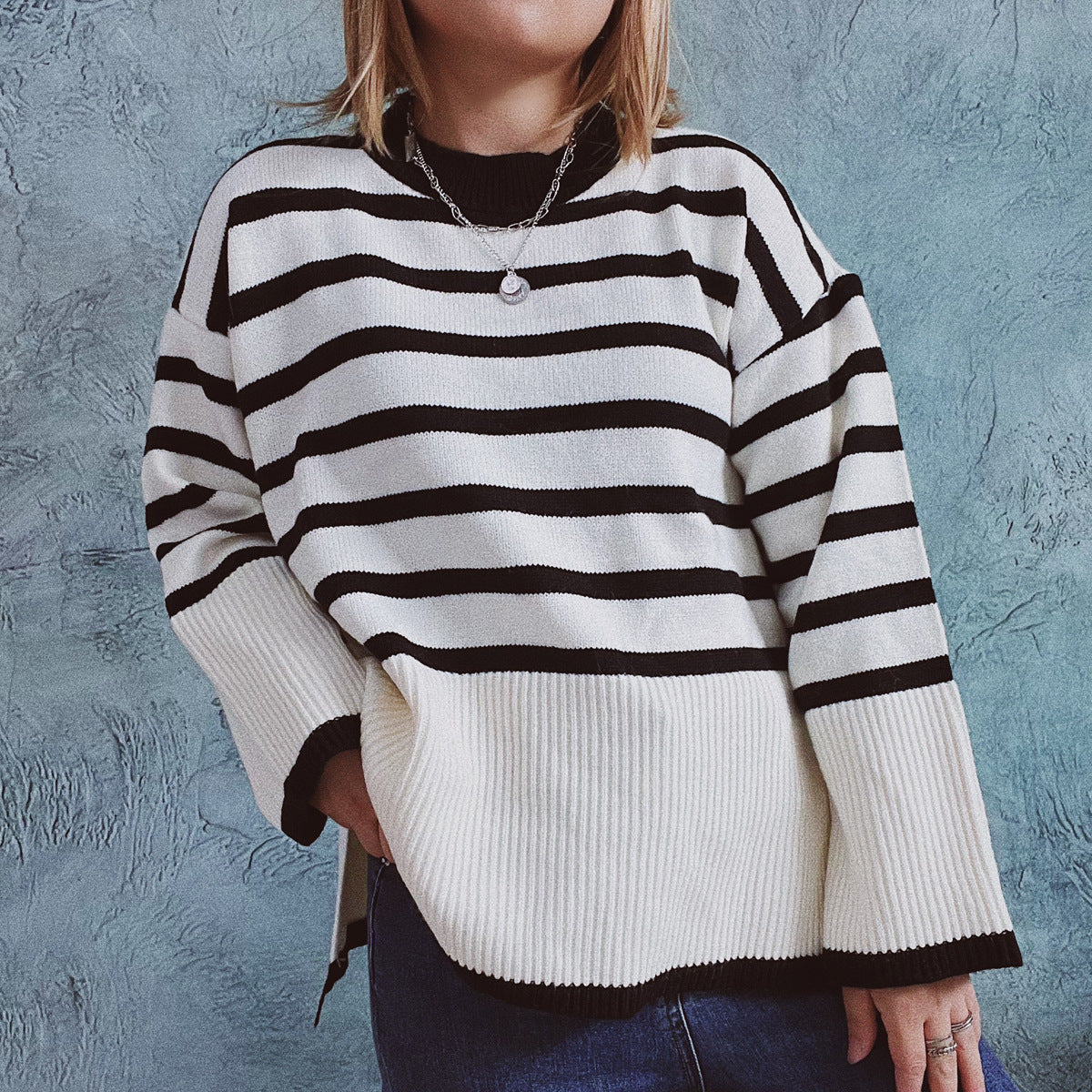 elveswallet Loose Striped Contrast Slit Crewneck Sweater