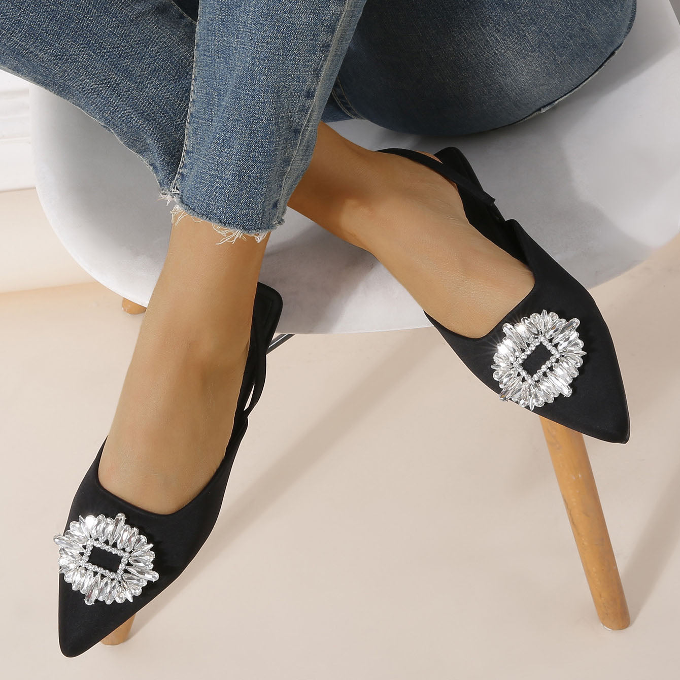 elveswallet Pointed Toe Rhinestones Flat Sandals