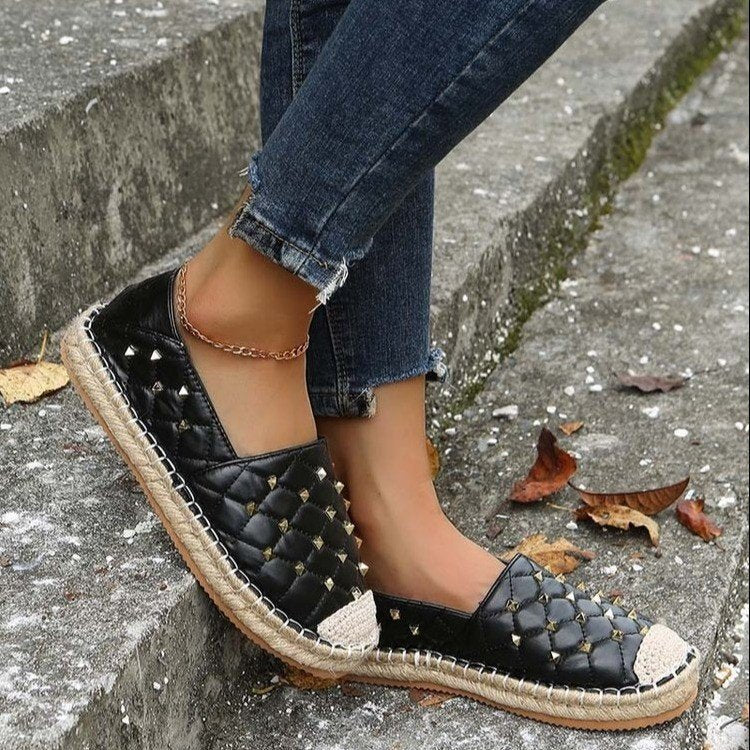 elveswallet Diamond-stitched Stud Flats