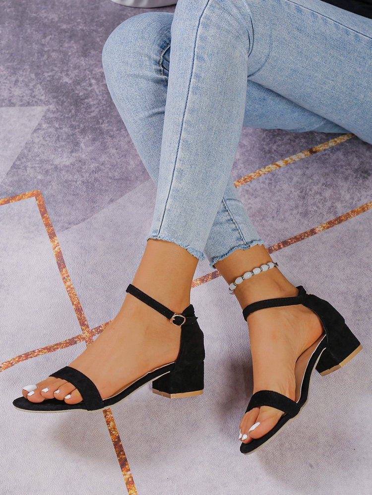 elveswallet One-buckle low block heel sandals