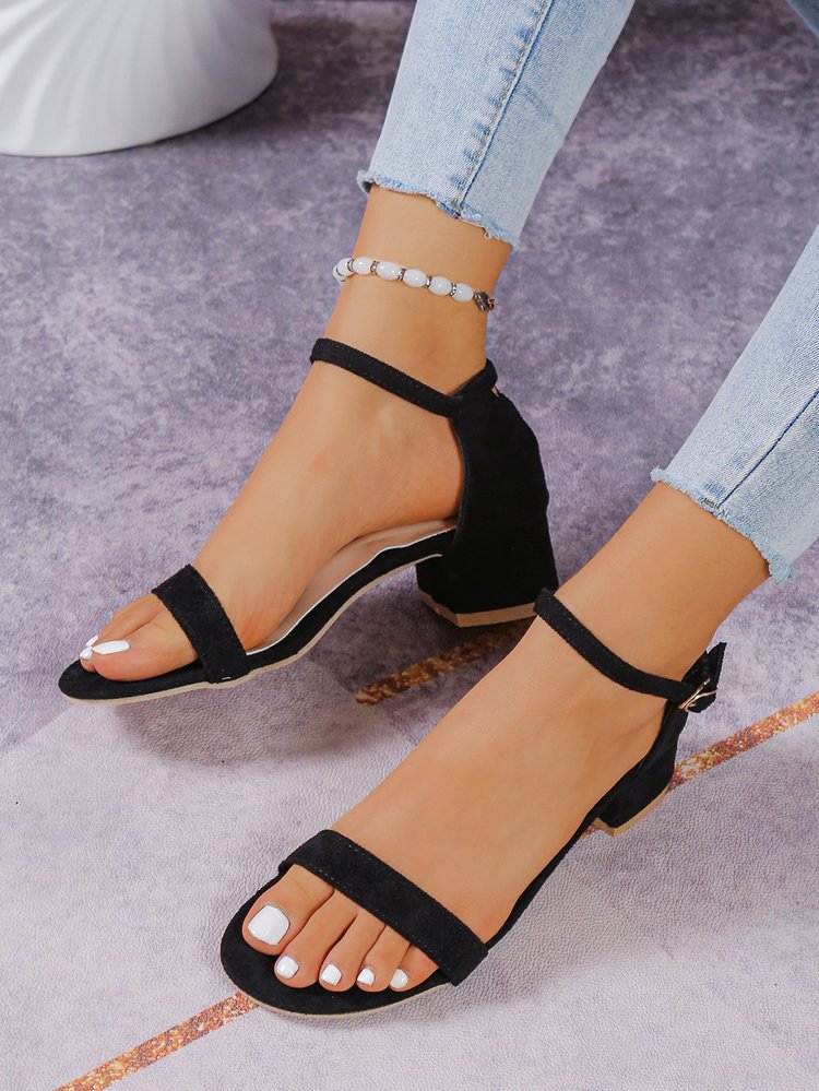 elveswallet One-buckle low block heel sandals