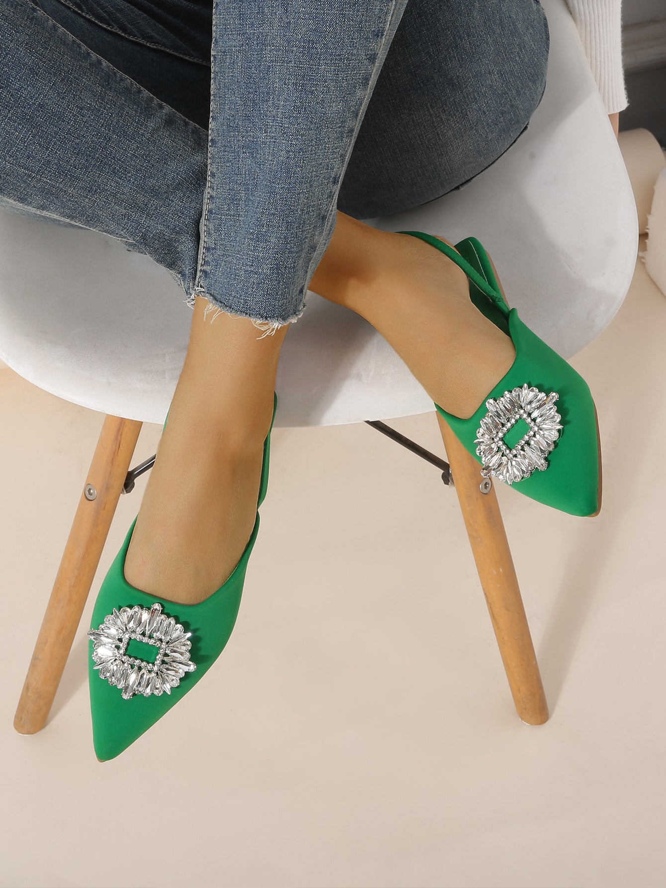 elveswallet Pointed Toe Rhinestones Flat Sandals