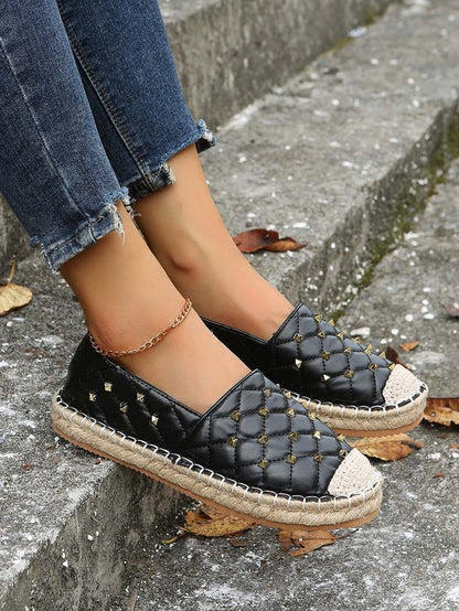 elveswallet Diamond-stitched Stud Flats