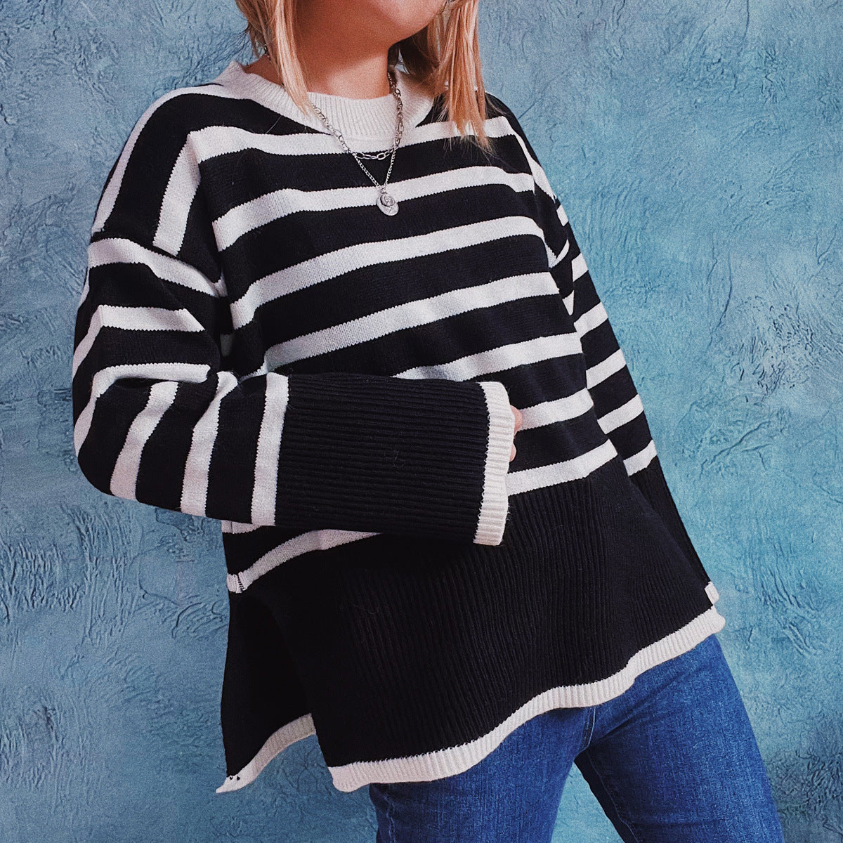 elveswallet Loose Striped Contrast Slit Crewneck Sweater