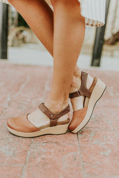 elveswallet Flat-bottomed Buckle Solid Color Sandals